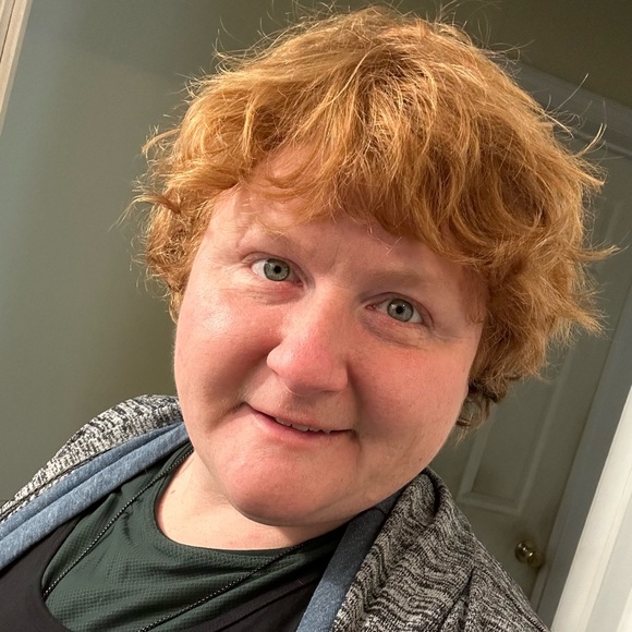 Meet your Posher, Sara - Picture 2 of 2